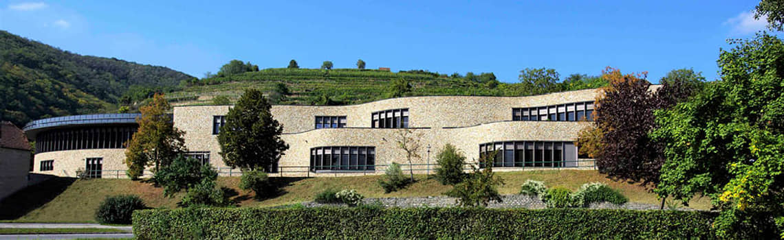 Danube Private University (DPU) Profil Header Bild